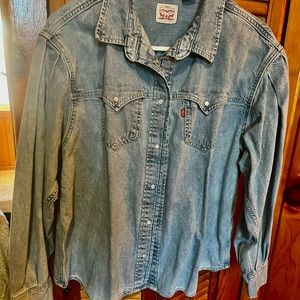Levi’s Denim Shirt Pleated Puff Sleeve Size Medium NWOT